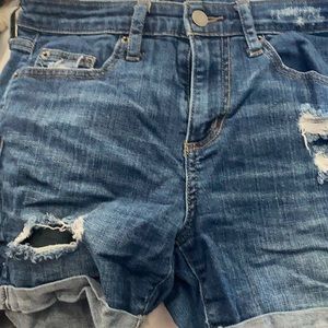 FINAL MARKDOWN Universal thread distressed denim shorts 4